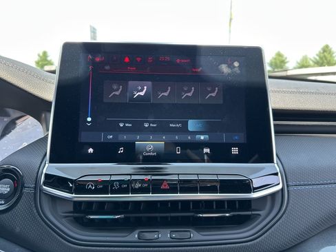 New 2025 Jeep Compass Latitude w/ Altitude Special Edition image 32