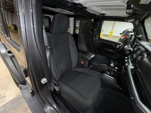 Used 2018 Jeep Wrangler Unlimited Sport S AWD/4WD image 16
