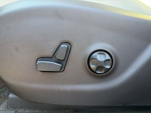 Used 2018 Jeep Cherokee Overland w/ Technology Group image 33