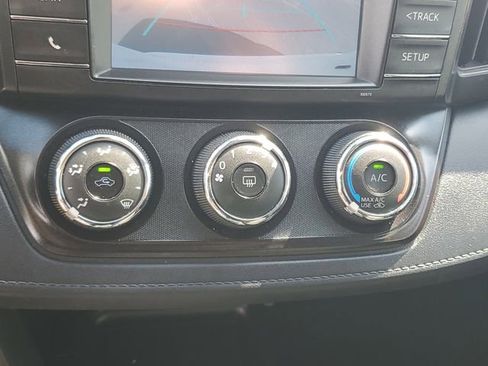 Used 2018 Toyota RAV4 LE image 25