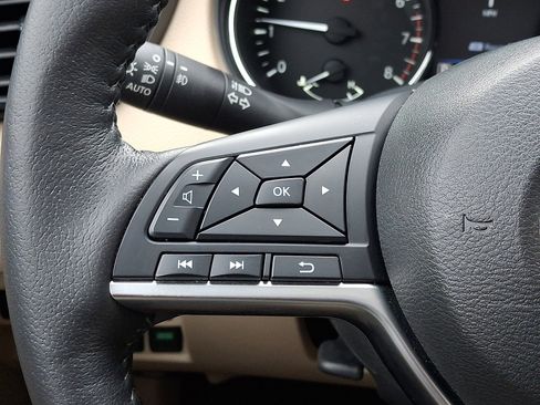 Used 2020 Nissan Rogue SL w/ Premium Package image 21