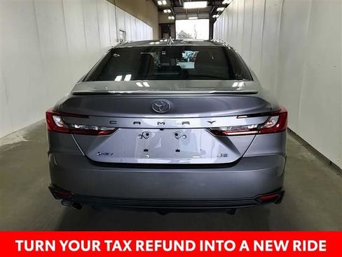Used 2025 Toyota Camry SE image 17