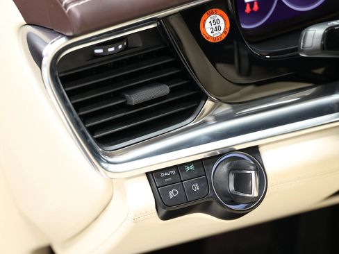 Used 2022 Porsche Panamera image 23