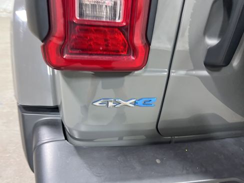 Used 2023 Jeep Wrangler Unlimited Sahara image 16