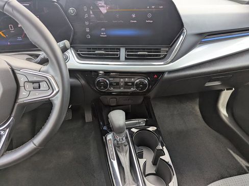 Certified 2025 Chevrolet Trax LT w/ LT Convenience Package image 12