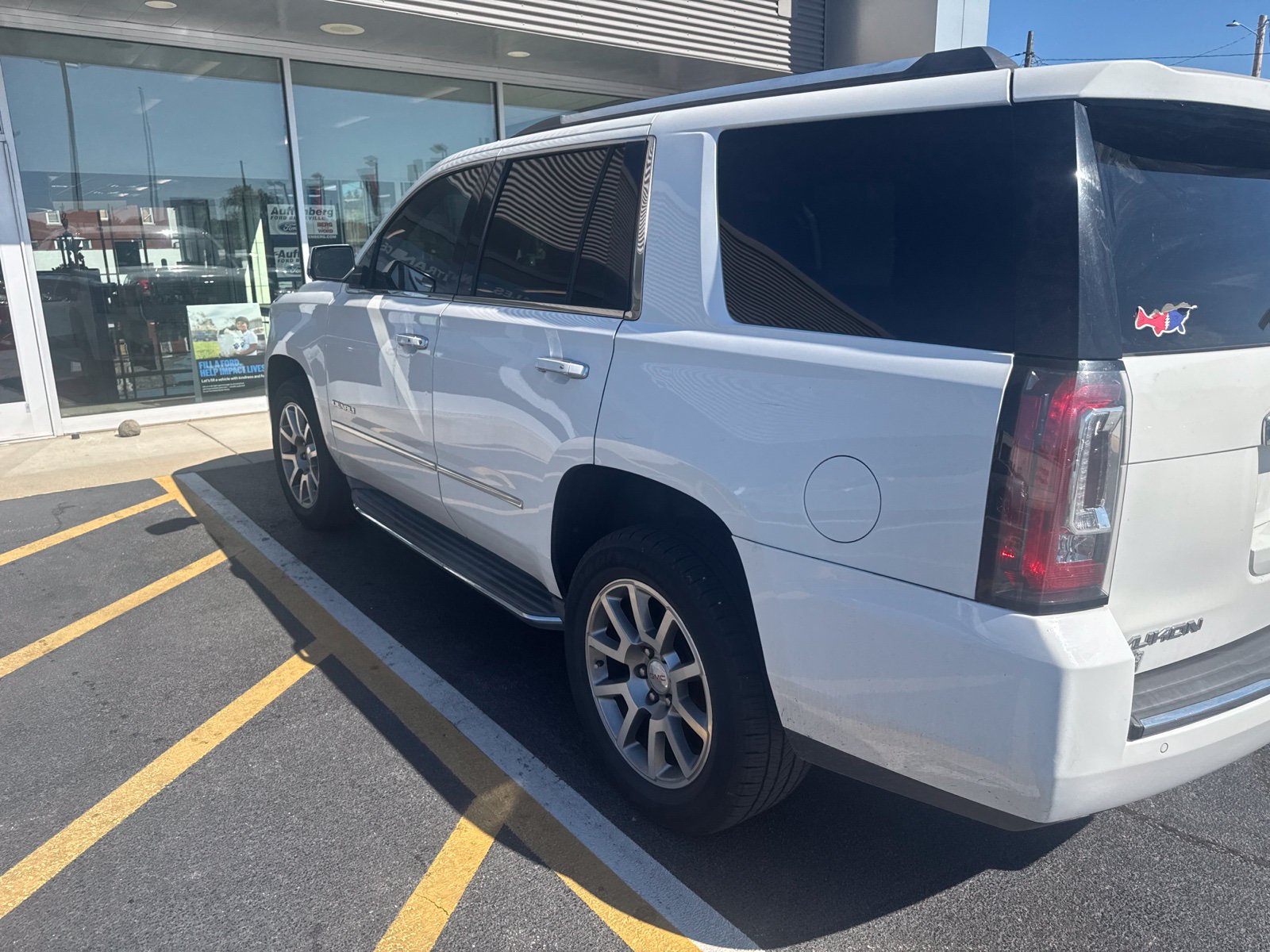 Used 2015 GMC Yukon Denali w/ Open Road Package AWD/4WD image 6