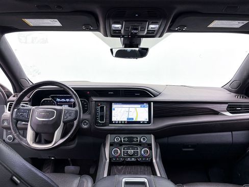 Used 2021 GMC Yukon XL Denali w/ Denali Premium Package image 30