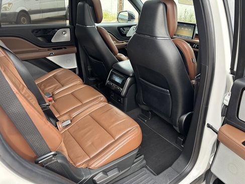 Used 2020 Lincoln Aviator Reserve w/ Equipment Group 201A image 36