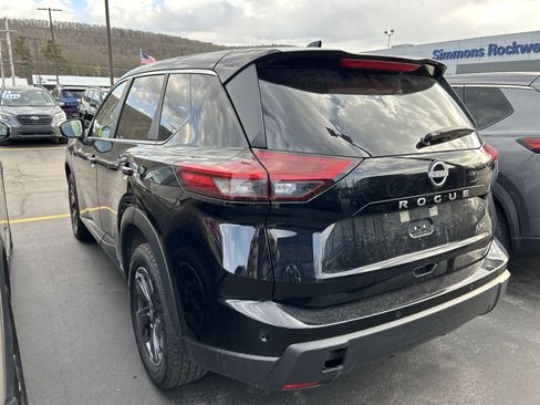 Used 2025 Nissan Rogue SV image 6