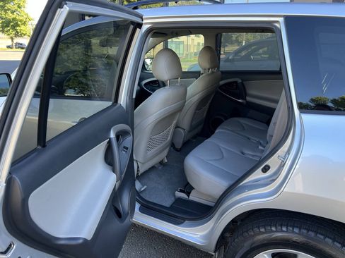 Used 2007 Toyota RAV4 Limited FWD image 8