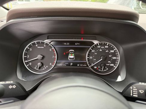 Used 2023 Nissan Rogue S AWD/4WD image 18