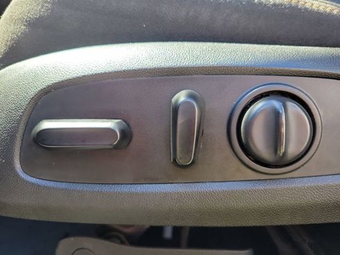 Used 2019 Chevrolet Equinox LT FWD image 17