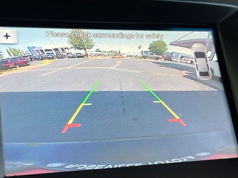 Used 2018 Ford Edge Titanium FWD image 21