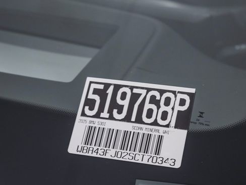 Certified 2025 BMW 530i w/ Premium Package image 29