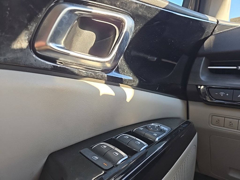 Certified 2024 Kia Carnival EX FWD image 18