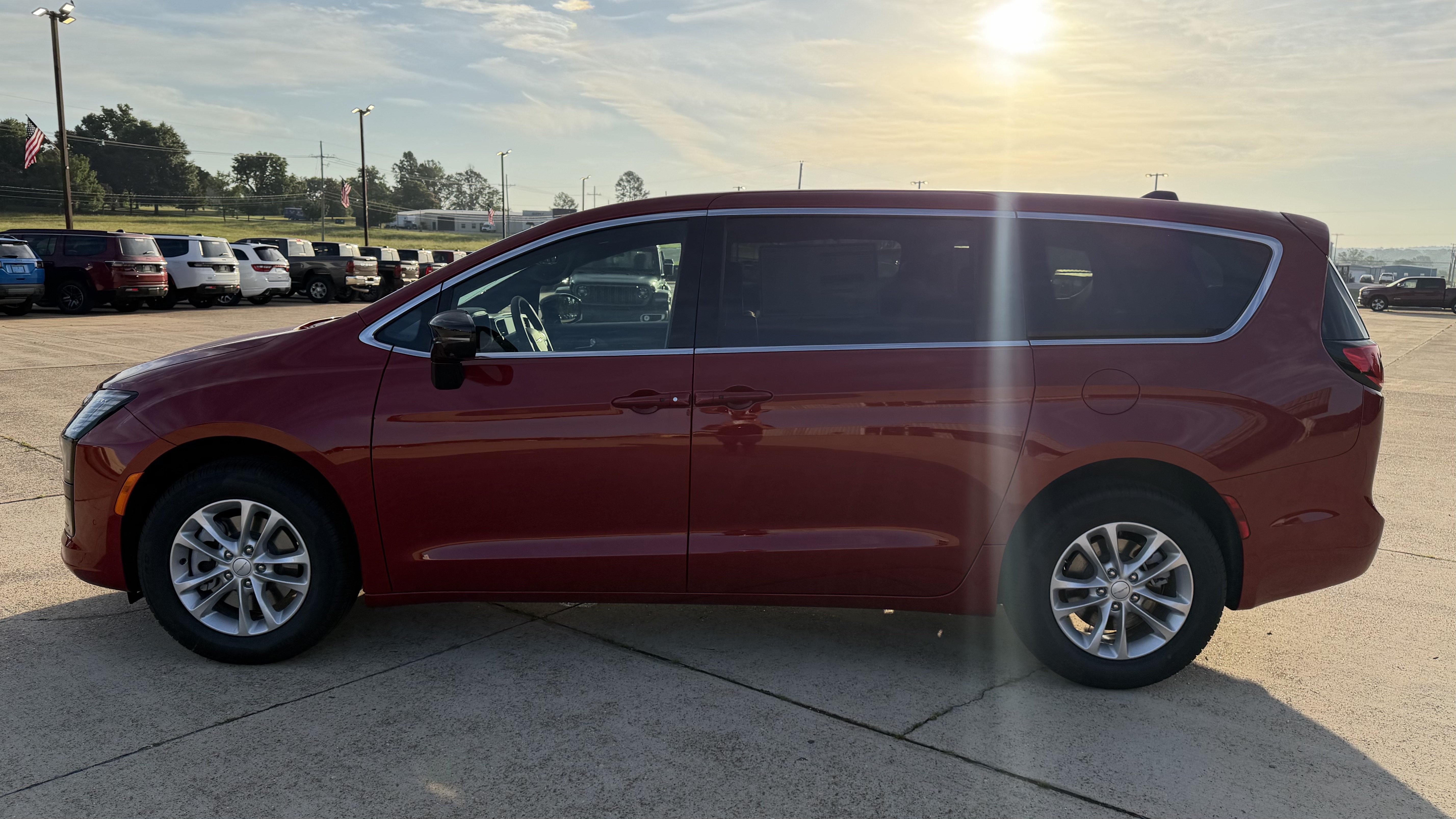 New 2027 Chrysler Pacifica Select w/ Family Tech Group AWD/4WD image 5