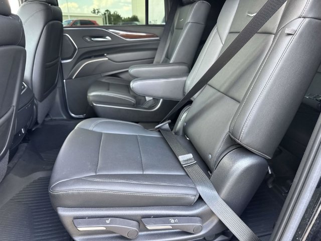 Used 2022 Cadillac Escalade ESV Luxury w/ LPO, Illumination Package AWD/4WD image 16