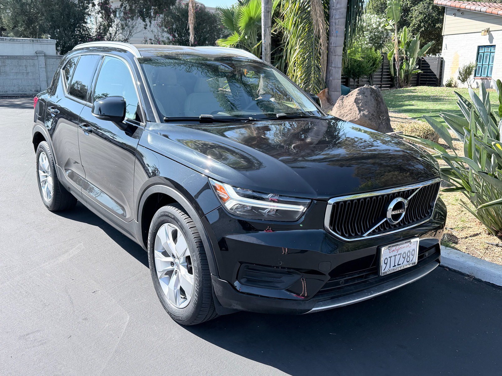 Used 2020 Volvo XC40 T4 Momentum FWD image 5