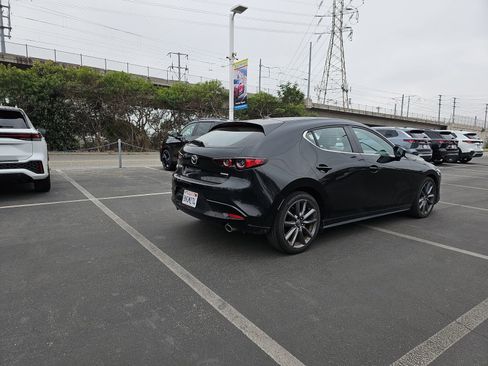 Used 2019 MAZDA MAZDA3 Hatchback w/ Preferred Package image 5
