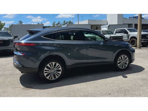 Used 2021 Toyota Venza Limited image 9