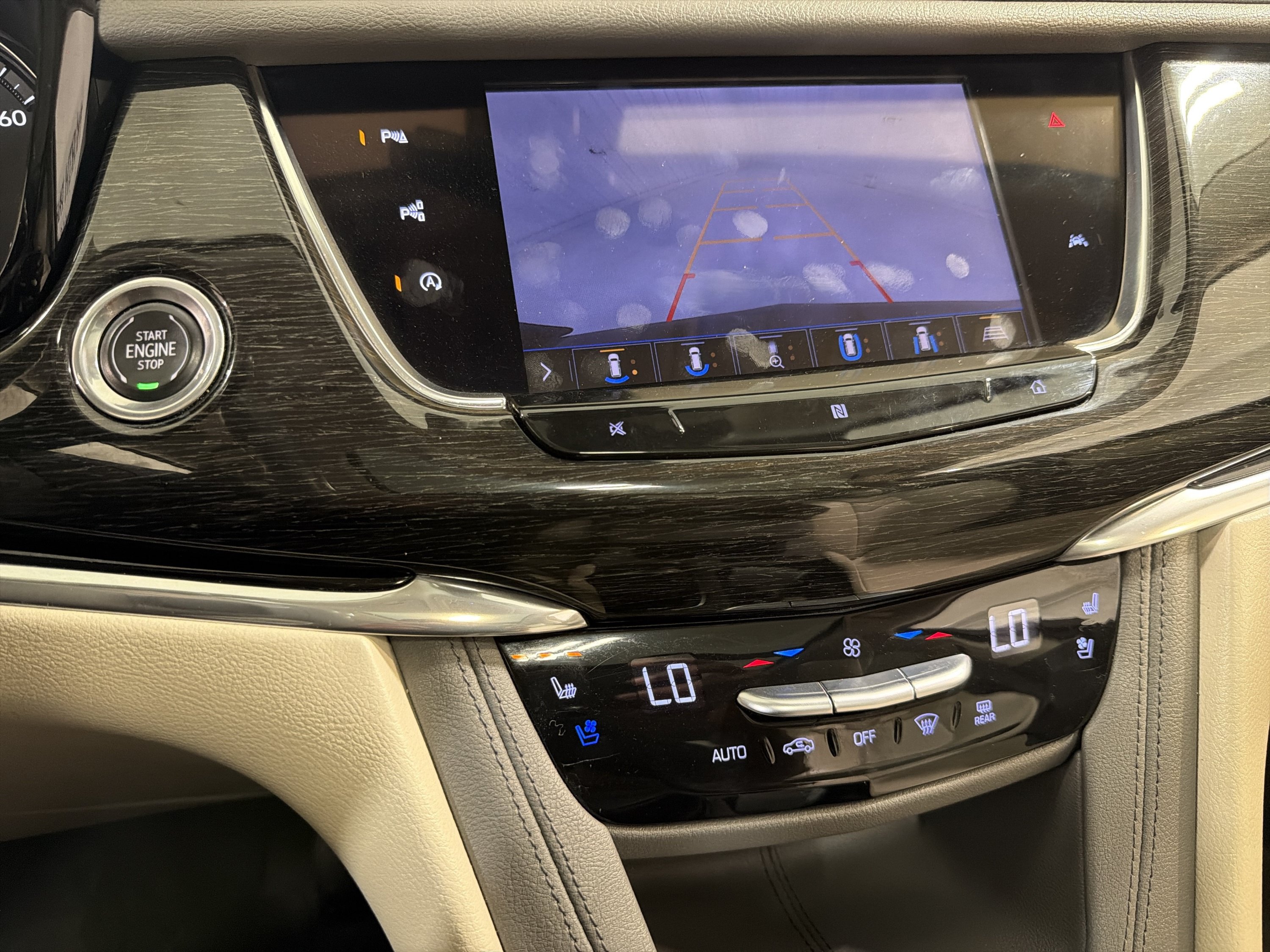 Used 2020 Cadillac XT6 Premium Luxury FWD image 20