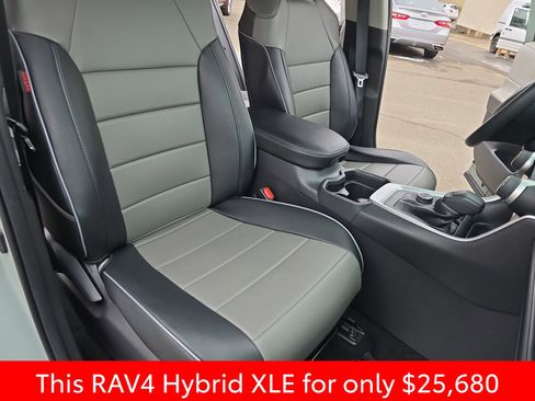 Used 2021 Toyota RAV4 XLE image 16