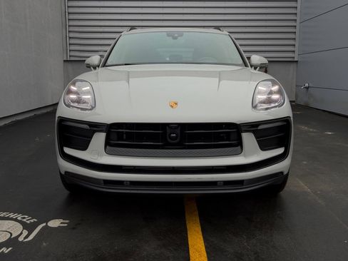 New 2026 Porsche Macan image 4