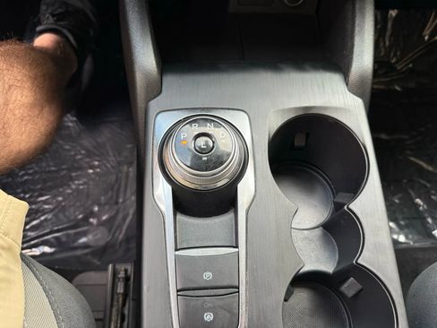 Used 2020 Ford Escape SE image 21