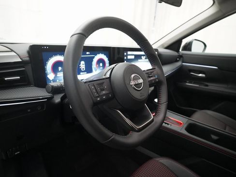 Certified 2025 Nissan Kicks SR image 8