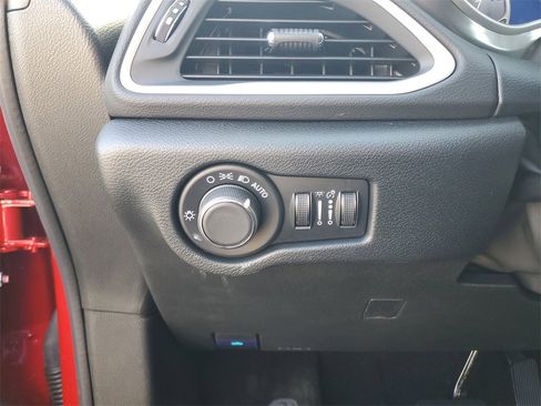 New 2025 Chrysler Voyager LX image 10