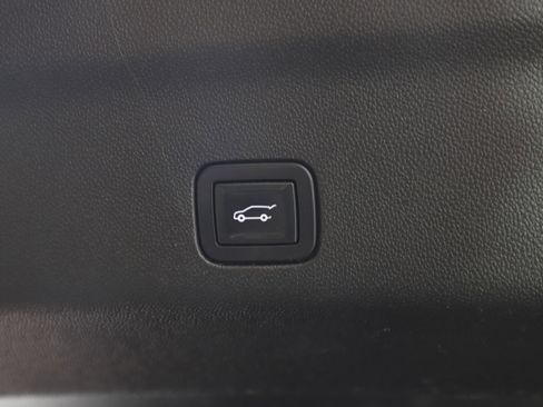 Used 2021 GMC Yukon XL Denali w/ Denali Ultimate Package image 22