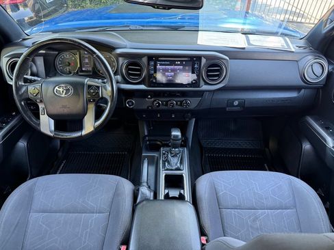 Used 2017 Toyota Tacoma TRD Sport w/ Exterior Package RWD image 10