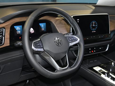 New 2026 Volkswagen Atlas SE AWD/4WD image 2