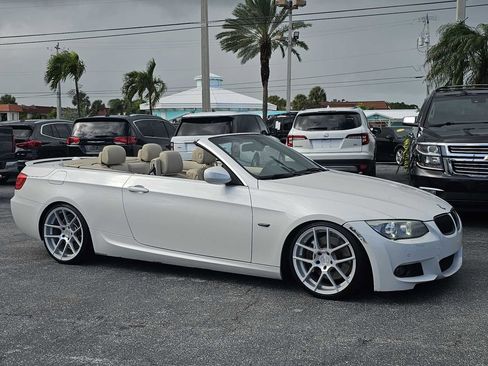Used 2012 BMW 335i Convertible image 21
