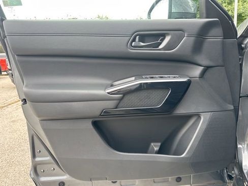 New 2025 Nissan Pathfinder SV w/ Black Appearance Package image 13