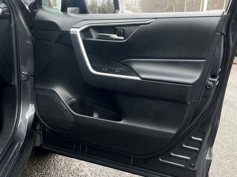 Used 2021 Toyota RAV4 XLE Premium image 6