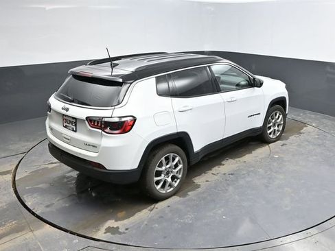 Used 2025 Jeep Compass Limited image 45