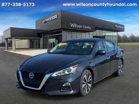 Used 2022 Nissan Altima 2.5 SV FWD image 1
