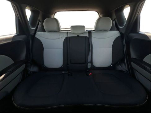 Used 2016 Kia Soul + FWD image 12