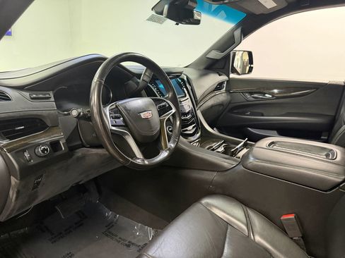 Used 2018 Cadillac Escalade Platinum RWD image 14