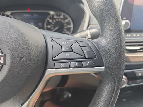 Used 2024 Nissan Altima 2.5 SV FWD image 13