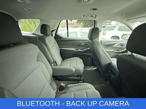 Used 2021 Chevrolet Traverse LT FWD image 3