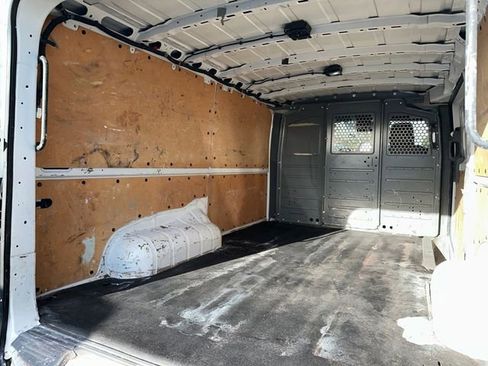 Used 2021 Nissan NV 2500 SV image 29