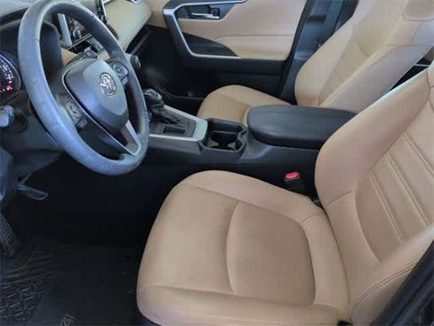 Used 2021 Toyota RAV4 XLE Premium image 16