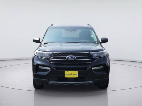 Used 2024 Ford Explorer XLT w/ Equipment Group 202A RWD image 3