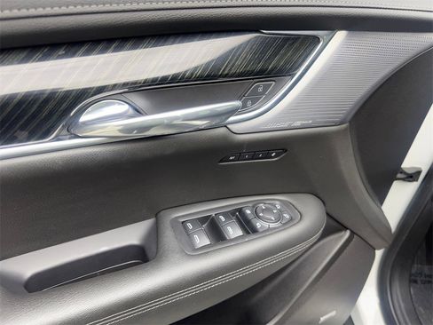 Used 2021 Cadillac XT6 Premium Luxury image 33