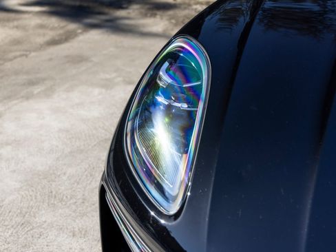 Certified 2025 Porsche Macan image 14