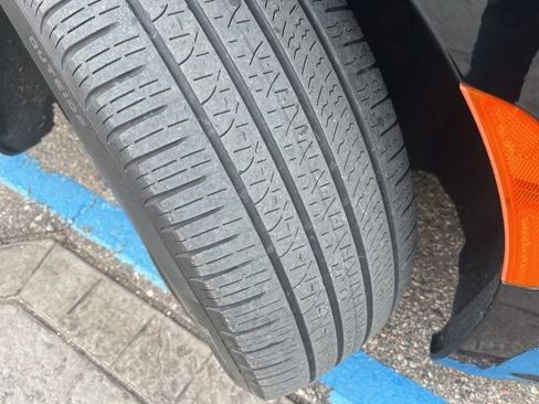 Used 2024 Chrysler Pacifica Touring-L w/ Uconnect Theater Family Group image 7