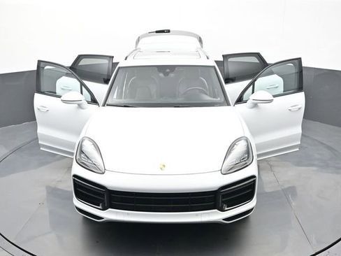 Certified 2021 Porsche Cayenne Turbo AWD/4WD image 32