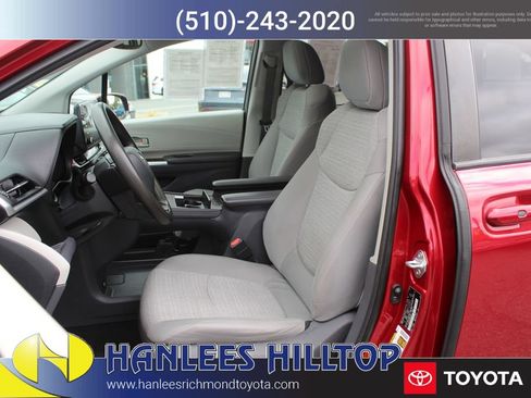 Used 2021 Toyota Sienna LE w/ LE Plus Package FWD image 13
